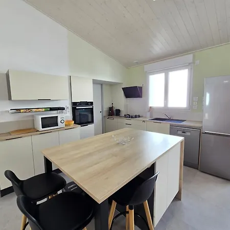Holiday home Charmante Maison Proche Commerces - 7 Pers. - Fr-1-777-49 *