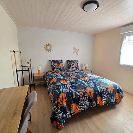 Holiday home Charmante Maison Proche Commerces - 7 Pers. - Fr-1-777-49 *